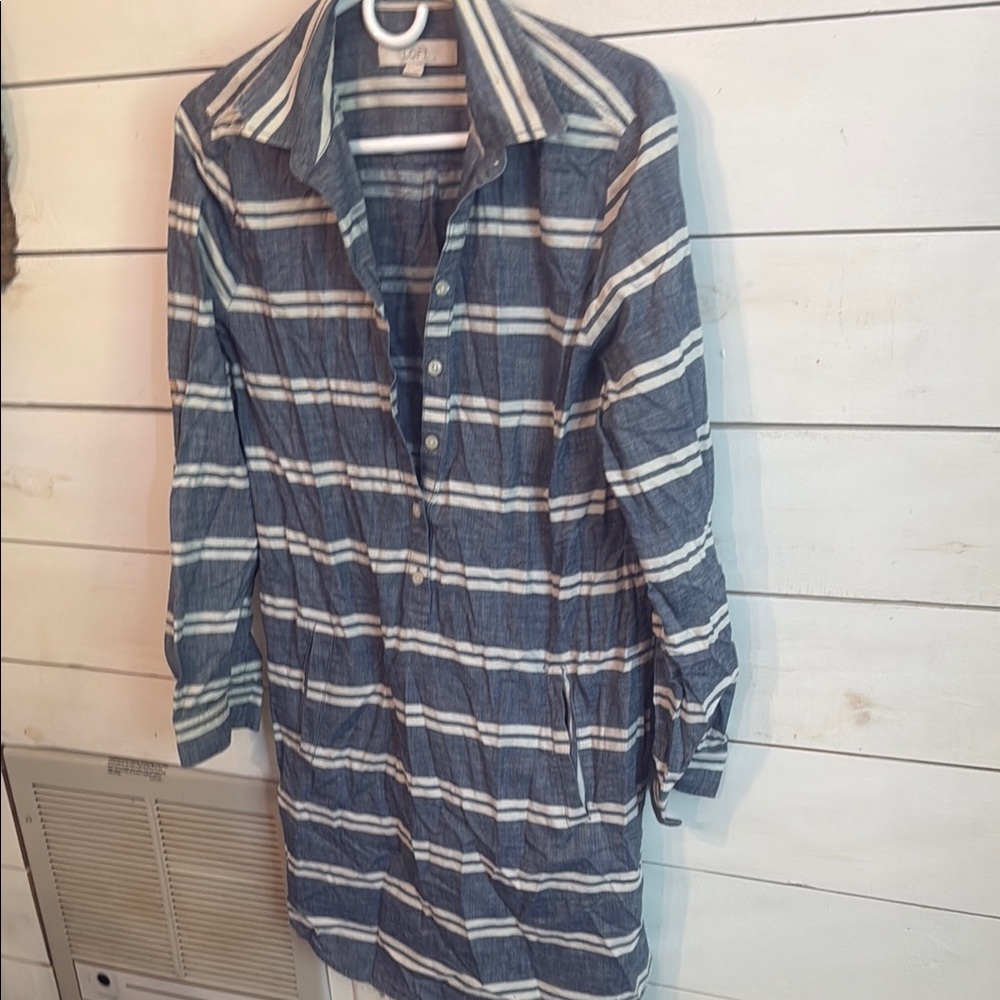 LOFT Blue and White Casual Button Down Shirt
